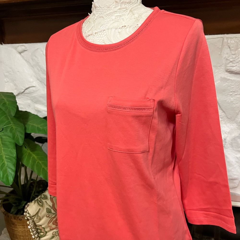 C. Wonder Women's Coral Top with Pocket NWOT Size Medium